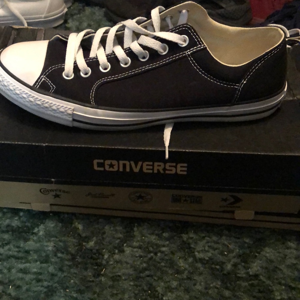 Black and white size 10 converse